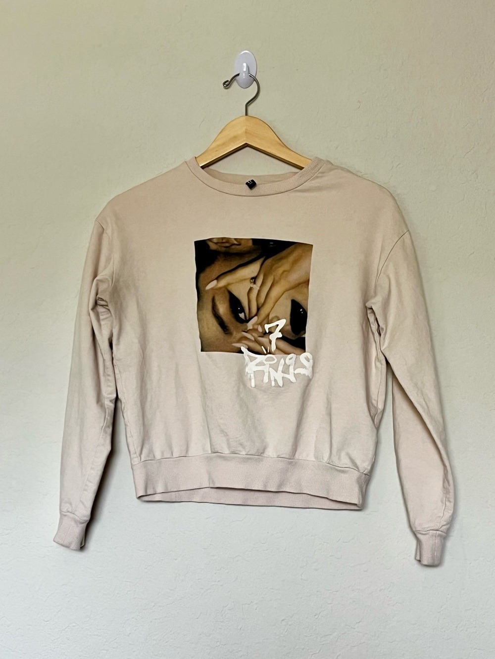 Ariana Grande 7 Rings Cropped Sweatshirt Graphic Pullover Size Small Concert